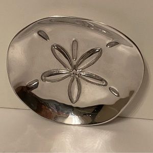 MARIPOSA BRILLANTE SAND DOLLAR CANAPÉ PLATE SILVER ALUMINUM 6” SERVEWARE